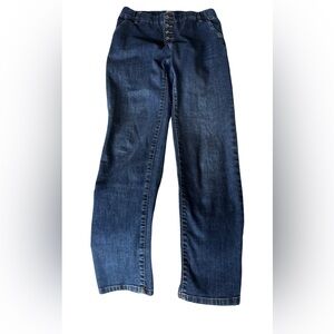 Chic flog jeans w stretch waist and belt loops,four front buttons.